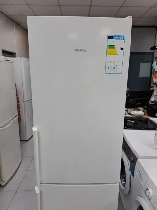 ◇Nevera marca Siemens combi◇