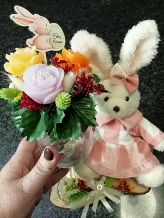 Arranjo Cera Coelhinha Feliz Páscoa