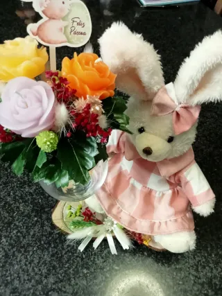 Arranjo Cera Coelhinha Feliz Páscoa