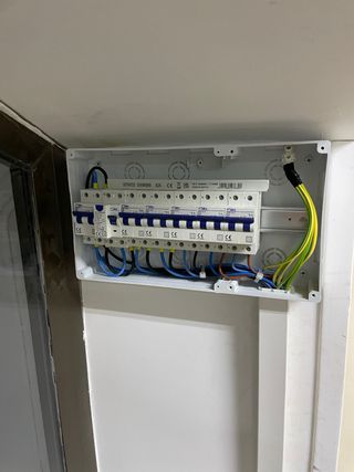 Inst. Electricas, Fontanería y A/A