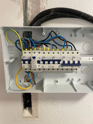 Inst. Electricas, Fontanería y A/A