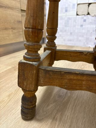 Taburete de madera rústico