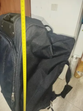 Bolso de viaje azul con ruedas