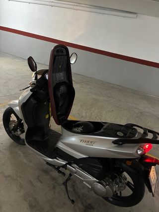 Peugeot Tweet 125i Scooter Gris Plata