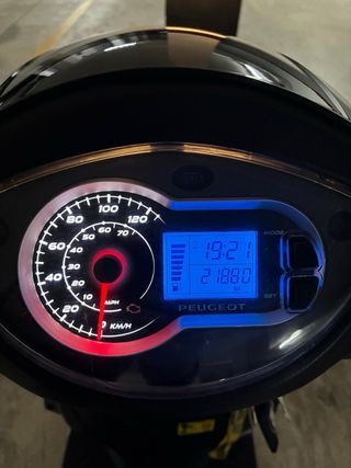 Peugeot Tweet 125i Scooter Gris Plata