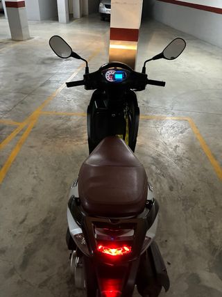 Peugeot Tweet 125i Scooter Gris Plata