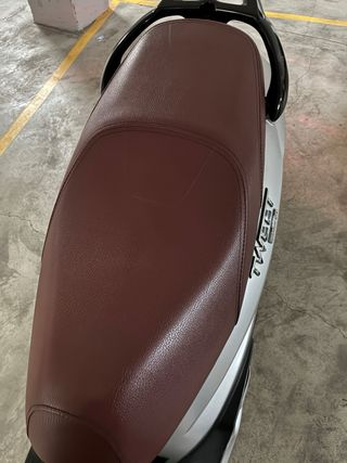 Peugeot Tweet 125i Scooter Gris Plata