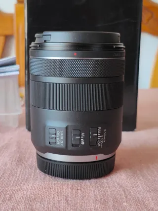 Canon RF 85mm F2 Macro IS STM