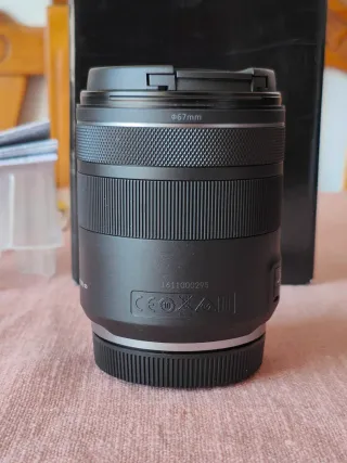 Canon RF 85mm F2 Macro IS STM
