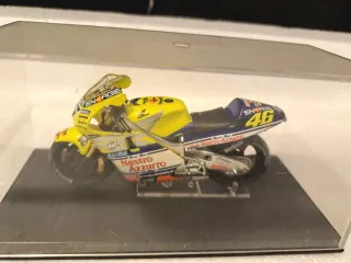 Modellino Moto Honda NSR 500 Valentino Rossi 2001