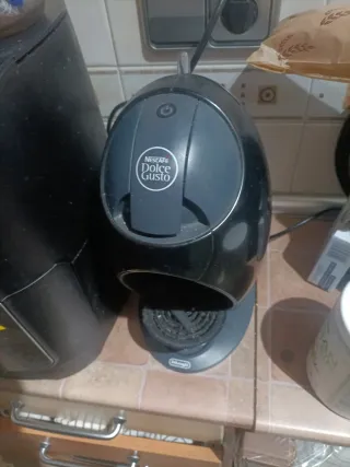 Cafetera DeLonghi Dolce Gusto usada 3-4 veces