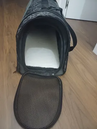 Transportín para gato gris y negro