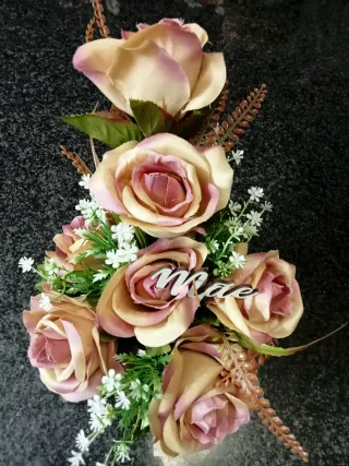 Vaso cerâmica com flores artificiais