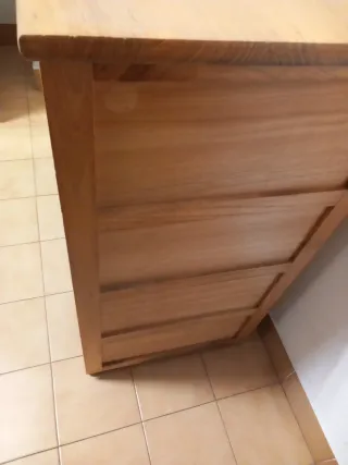 Estantería de madera con cestas