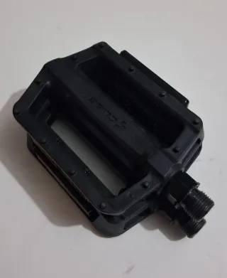 Pedales CUBE negros con reflectores