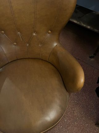 Sillón piel vintage capitoné volantes