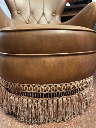 Sillón piel vintage capitoné volantes