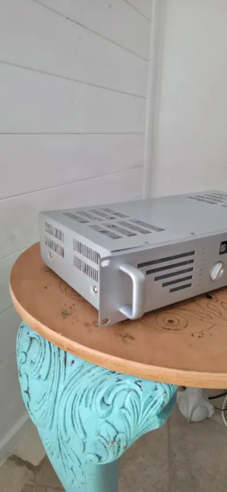 Amplificatore Skytec PRO240 Argento