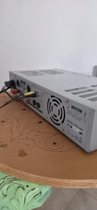 Amplificatore Skytec PRO240 Argento