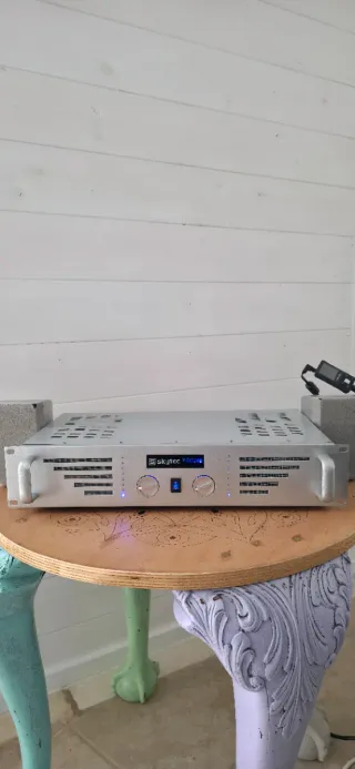 Amplificatore Skytec PRO240 Argento