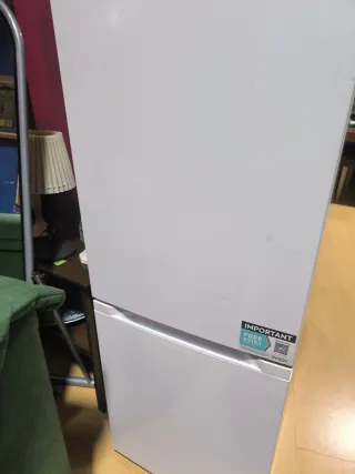 Nevera Candy Seminueva 150€