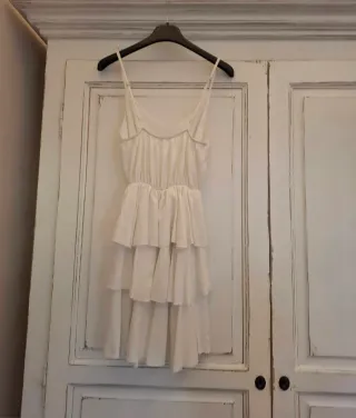 Vestito bianco Subdued con balze