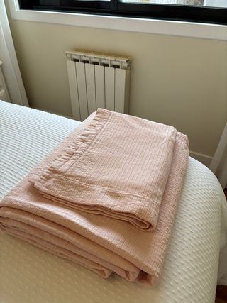 Colcha rosa cama 105 + cojín