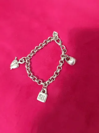Pulsera plata con candado y corazón