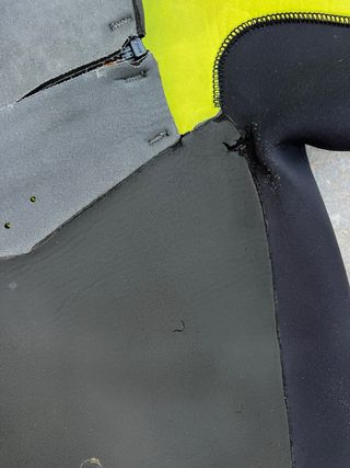 Traje de neopreno Billabong amarillo y negro