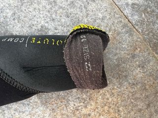 Traje de neopreno Billabong amarillo y negro