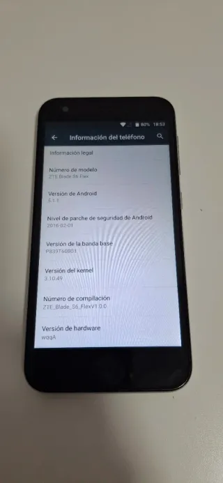Móvil ZTE Blade S6 Flex con cable.
