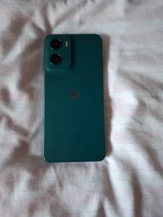 Teléfono Motorola Verde nuevo + Funda nueva.