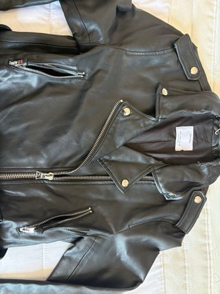 Chaqueta cuero Bershka negra