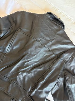 Chaqueta cuero Bershka negra