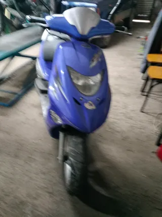Adly Noble 50cc Scooter Azul/Plata