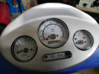 Adly Noble 50cc Scooter Azul/Plata