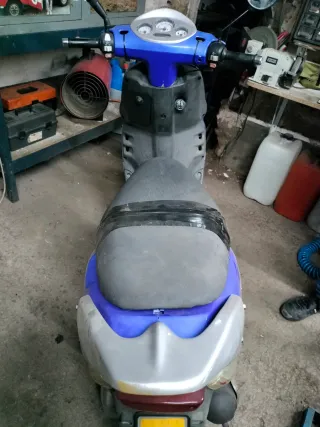 Adly Noble 50cc Scooter Azul/Plata