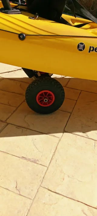 Kayak Triumph 13 pesca/travesia, amarillo con extr