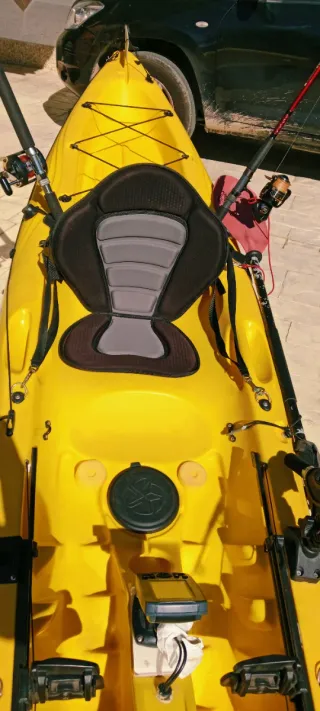 Kayak Triumph 13 pesca/travesia, amarillo con extr