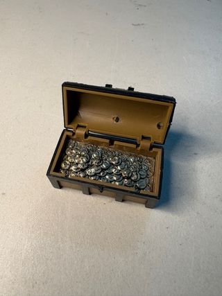 Cofre Madelman Antiguo con Monedas