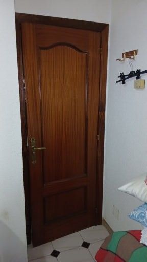 Puerta de interior nueva madera