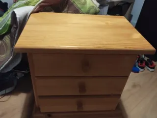 Mesita de noche de madera