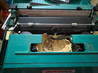 Máquina de escribir Olivetti Studio 45