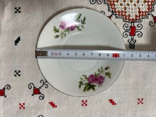 Platitos de porcelana con flores rosas