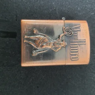 Accendino vintage in metallo