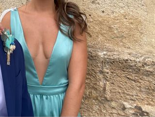 Vestido hecho a mano con plumas