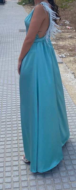 Vestido hecho a mano con plumas