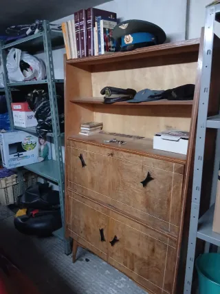 Mueble de madera vintage con cajones despacho