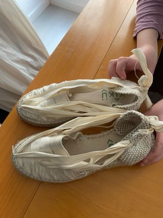 Alpargatas niña beige