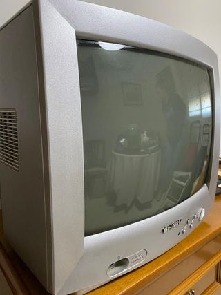 Televisor Antiguo Sharp Gris